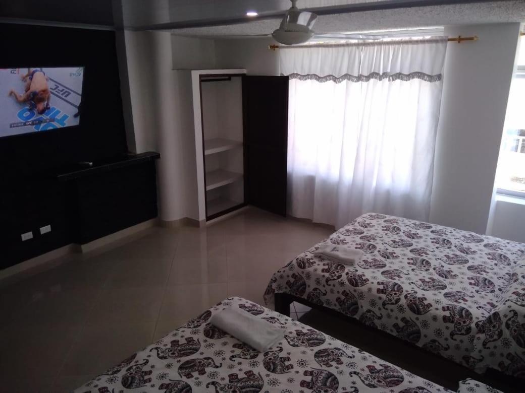 Hotel Tania Caucasia エクステリア 写真