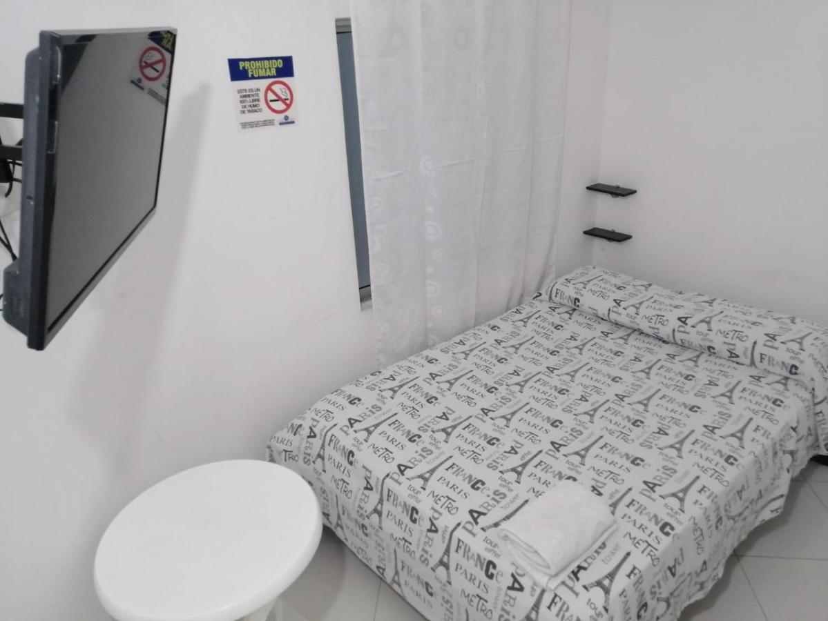 Hotel Tania Caucasia エクステリア 写真