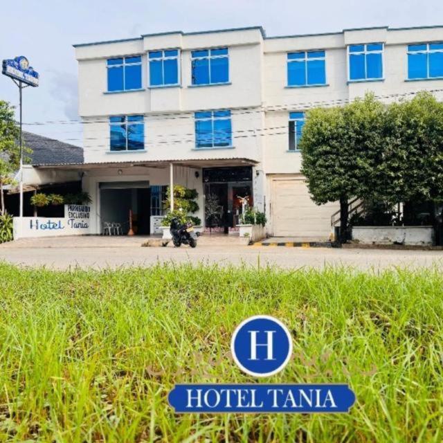 Hotel Tania Caucasia エクステリア 写真